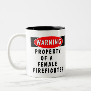 Eigentum eines weiblichen Feuerwehrmanns Zweifarbige Tasse