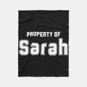 Eigentum von Sarah Funny Bachelor Geschenke für Gr Fleecedecke