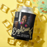 Eighteen 18th Birthday photo script gold key Dosenkühler<br><div class="desc">Achtzehn goldfarbene Stil Effekt Skript-Text mit Schlüssel zur Tür schwarz kann kühler. Personalisieren Sie diese Stubbyhalter mit zwei Fotos Ihres Geburtstagsmädchens, die 18 Jahre alt werden, eine auf jeder Seite (für Vergangenheit und Gegenwart), und fügen Sie Ihren eigenen Namen oder Ihre eigene Nachricht hinzu. Ideal für eine 18. Geburtstagsparty oder...</div>