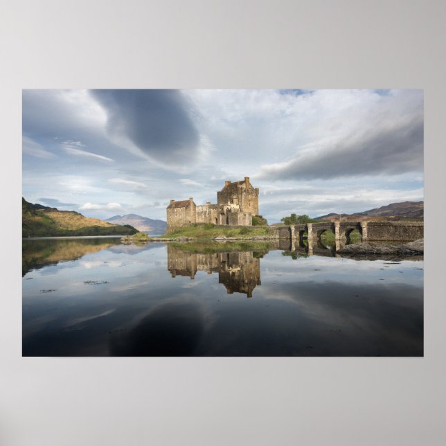 Eilean Donan Castle with reflection in Scotland Poster (Vorne)