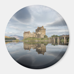 Eilean Donan Schloss mit Reflexion in Schottland Magnet