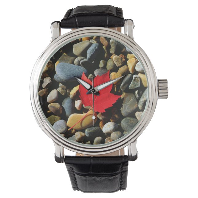 Ein Ahornblatt auf einem Felsuntergrund Armbanduhr (Vorderseite)