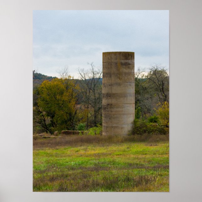 Ein alter Bauernhof Silo Poster (Vorne)