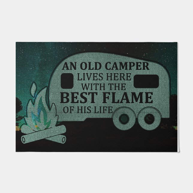 Ein alter Camper und die beste Flamme seines Leben Fußmatte (Vorderseite)