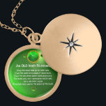 Ein alter irischer Segen Medaillon<br><div class="desc">Elegantes, einzigartiges goldfarbenes Juwel mit smaragdfarbenem Edelstein und Kleeblatt ineinander mit einem antiken irischen Gebet für den Tag des Heiligen Paddy (, St. Patty ). Lebhafte 3D-Edelsteine und sehr präzise Design, 3D-Modellierung und Darstellung von Bulgan Lumini (c).Teil aus der Serie Hyper Talismans. .Ein elegantes und klassisches Design mit einem alten...</div>