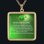 Ein alter irischer Segen Vergoldete Kette<br><div class="desc">Elegantes, einzigartiges goldfarbenes Juwel mit smaragdfarbenem Edelstein und Kleeblatt ineinander mit einem antiken irischen Gebet für den Heiligen Paddy's Day (, St. Patty ). Lebhafte 3D-Edelsteine und sehr präzises Design, 3D-Modellierung und Darstellung von Bulgan Lumini (c).Teil aus der Serie Hyper Talismans. .Ein elegantes und klassisches Design mit einem alten Pergament....</div>