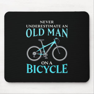 Ein alter Mann auf dem Fahrrad Mousepad