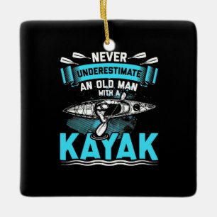 Ein alter Mann mit einem Kayak Keramikornament