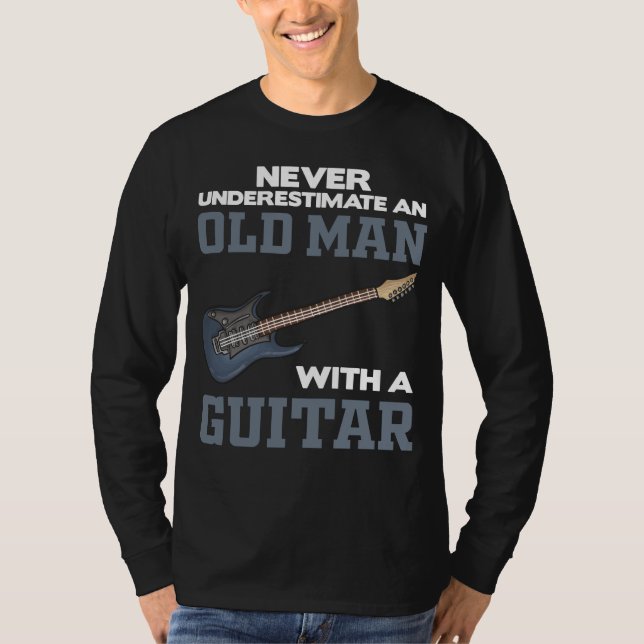Ein alter Mann mit einem schwarzen Gitarren-T - Sh T-Shirt (Vorderseite)