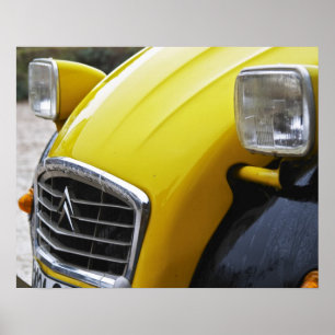 Ein alter schwarzer und gelber Citroen 2CV 2 CV, D Poster