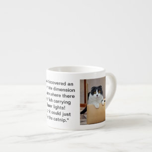 Ein Alternativdimension-Spezialbecher Espressotasse