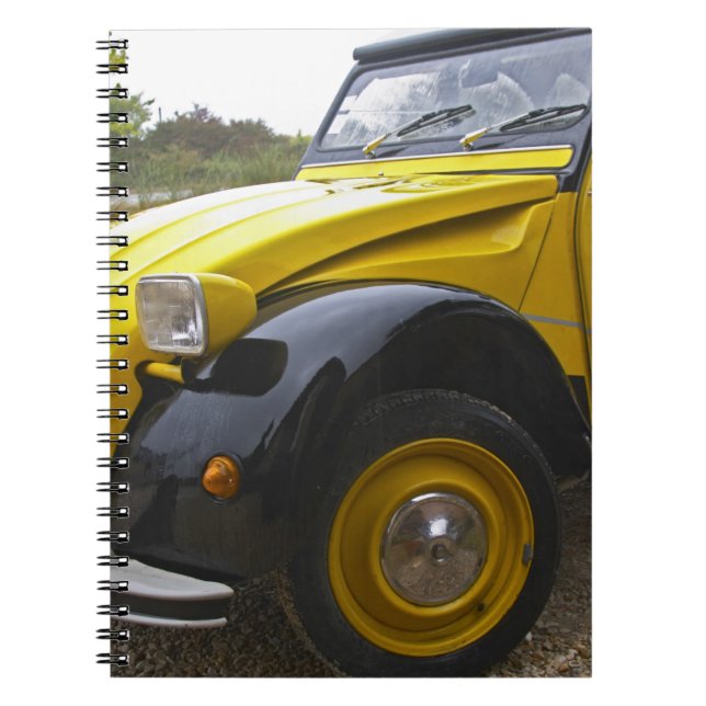 Ein altes, schwarz-gelbes Citroen 2CV 2 CV, Notizblock (Vorderseite)