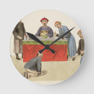 Ein Angeklagter vor einem Richter, überziehen 1 Runde Wanduhr
