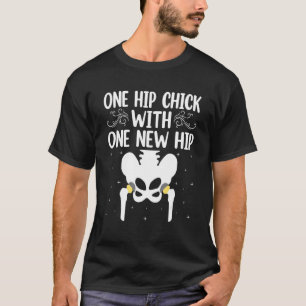 Ein Angesagtes Kätzchen mit neuem Angesagten gemei T-Shirt
