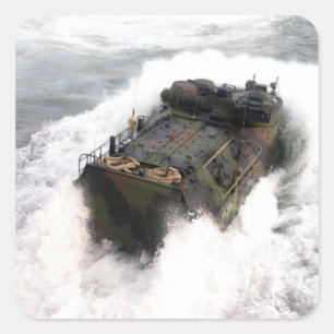 Ein Angriff mit Amphibienfahrzeugsfahrzeug 2 Quadratischer Aufkleber