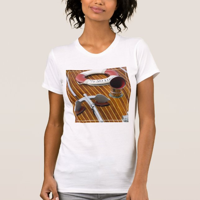 Ein Anker und ein Rettungsschwimmer auf einem Holz T-Shirt (Vorderseite)