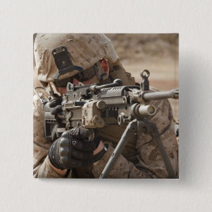 Ein Artillerist der automatischen Waffe der Gruppe Button