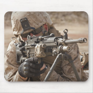 Ein Artillerist der automatischen Waffe der Gruppe Mousepad