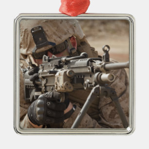 Ein Artillerist der automatischen Waffe der Gruppe Silbernes Ornament