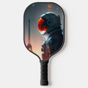 Ein Astronaut in Paris Pickleball Schläger