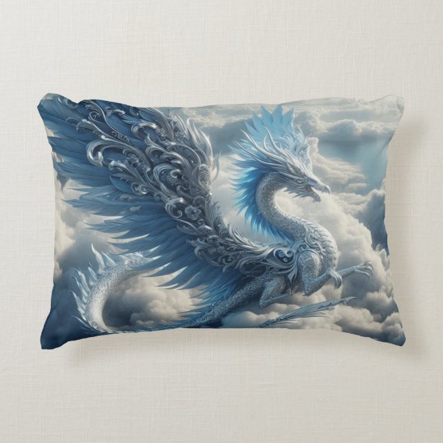 Ein Atemberaubender Drache umgeben von Wolken Dekokissen (Vorderseite)