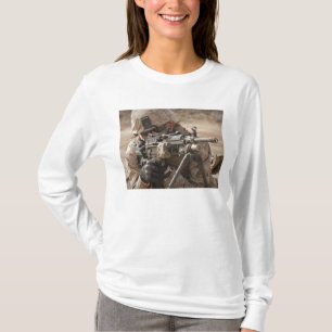 Ein automatischer Waffengunner liefert securi T-Shirt