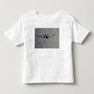 Ein B-2 Spirit fliegt über den Pazifik Kleinkind T-shirt