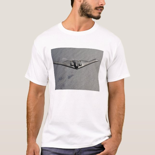 Ein B-2 Spirit fliegt über den Pazifik T-Shirt (Vorderseite)