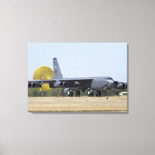 Ein B-52 Stratofortress entfaltet seine Leinwanddruck