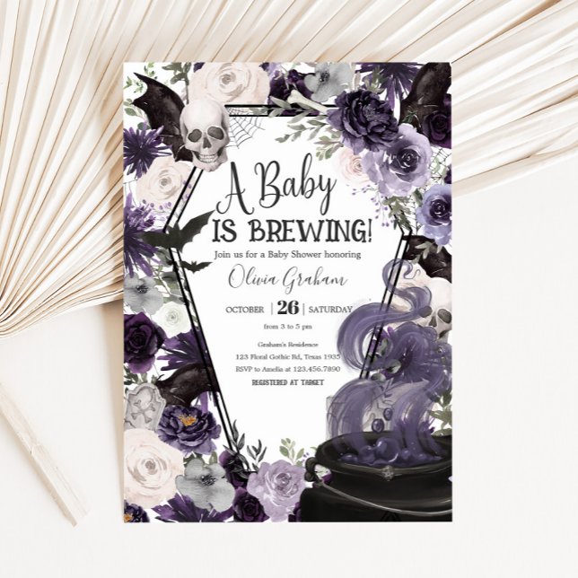 Ein Baby braut eine gotische Halloween-Babydusche Einladung (Floral Gothic Coffin A Baby is Brewing Baby Shower Invitation
)