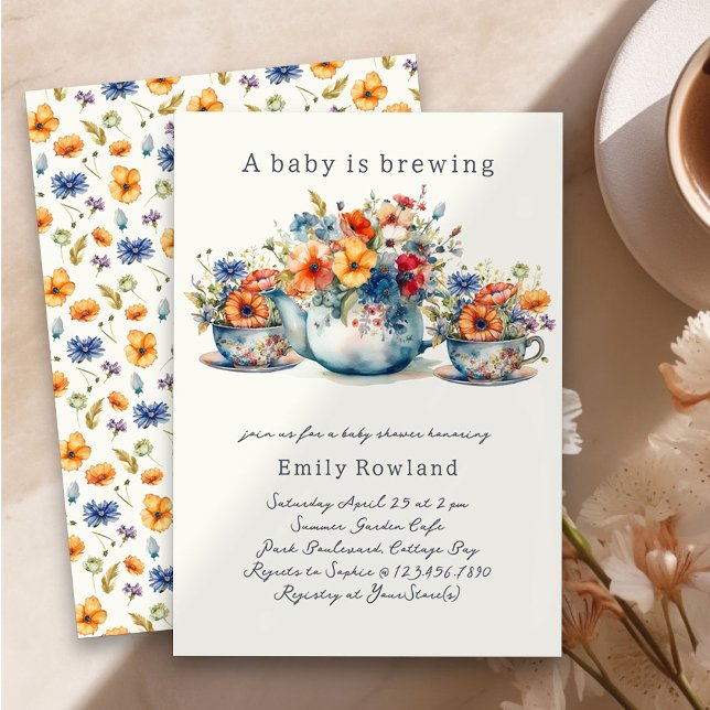 Ein Baby brütet Blumenstrauß-Teacups Babydusche Einladung (Baby is Brewing Handwritten Baby Shower Invitation with Teapot, Teacups and Country Flowers)
