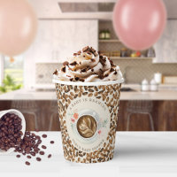 Ein Baby brütet Blütenkaffee-Bohnen Babydusche