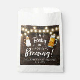 Ein Baby brütet eine Babydusche Geschenktütchen