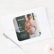 Ein Baby brütet eine Babydusche