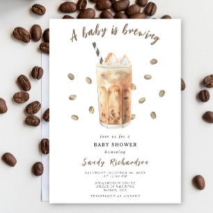 Ein Baby brütet eine eiskalte Kaffee-Babydusche Einladung