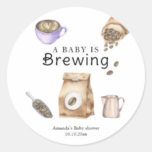 Ein Baby brütet eine Kaffee-Cup-Babydusche Runder Aufkleber
