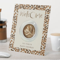 Ein Baby brütet Kaffeebohnen Babydusche Begrüßung