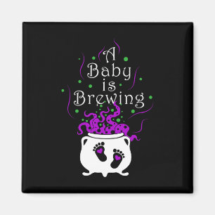 Ein Baby brütet. Magnet