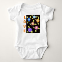 Ein Baby Girls flownte ein Stück