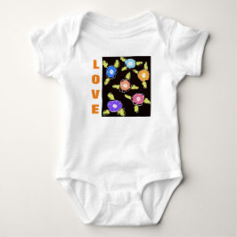 Ein Baby Girls flownte ein Stück Strampler