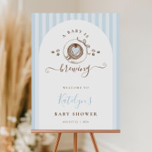 Ein Baby ist am Brauen Blaues Babyparty-Willkommen