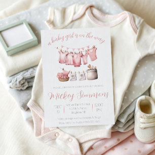 Ein Baby Mädchen ist unterwegs! Wäscheleine Baby-P Einladung