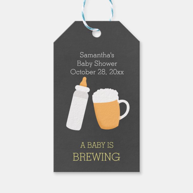 Ein Baby wird Bierglas-Babyflaschen-Geschenk-Tag Geschenkanhänger (Vorderseite)