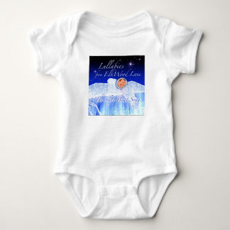 Ein Babyspleeping auf der Rückseite eines fliegend Baby Strampler