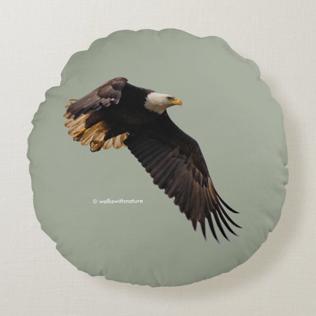 Ein Bald-Adler geht zum Himmel Rundes Kissen (Vorderseite)