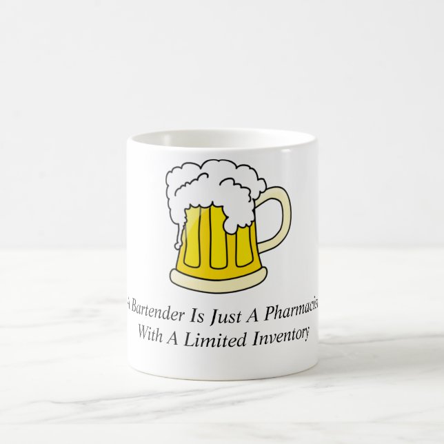 Ein Barkeeper ist gerade ein Apotheker Kaffeetasse (Mittel)