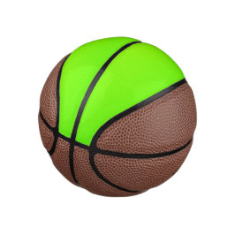 Ein Basketball mit hellen neon-grünen Paneelen