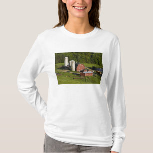 Ein Bauernhof in Barnet Center, Vermont. Connectic T-Shirt