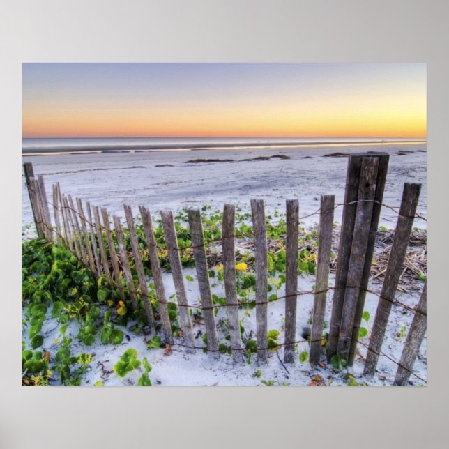 Ein Beach-Zaun bei Sonnenuntergang Poster (Vorne)