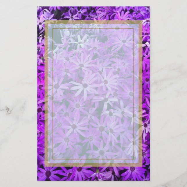 Ein Bereich Lila und rosafarbener Milchsorten Briefpapier (Vorderseite)